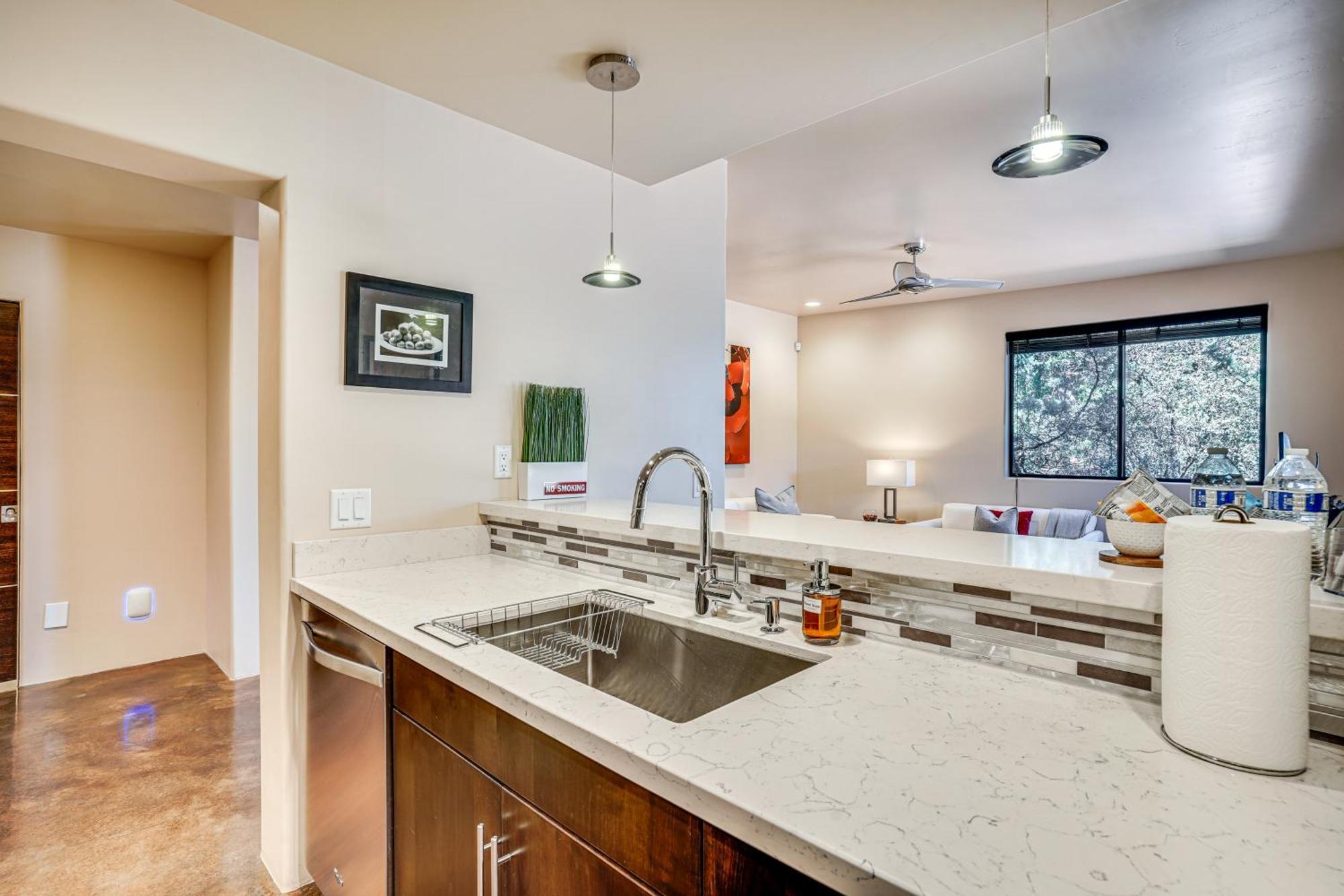Sedona Couples Retreat With Patio Walk To Trails! 아파트 외부 사진